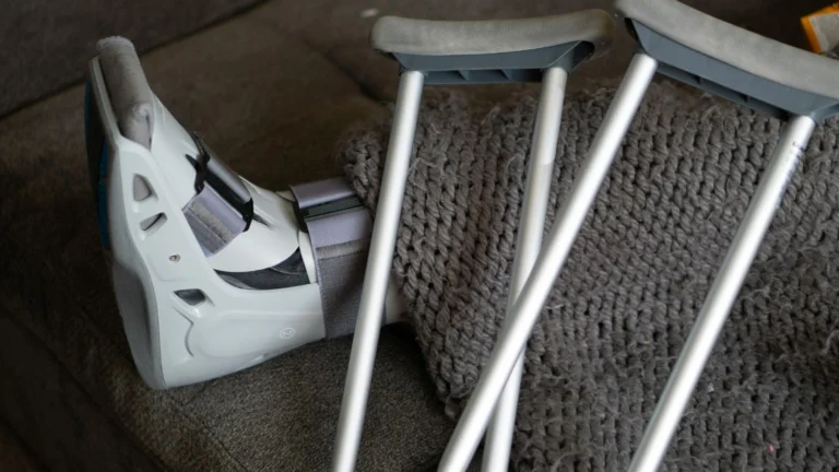 Orteza iWALK 3.0 - świetna alternatywa dla kul i lasek ortopedycznych
